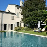 La Celeste Galeria Bed & Breakfast