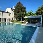 La Celeste Galeria Bed & Breakfast 4*