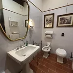 La Celeste Galeria Bed & Breakfast 4*