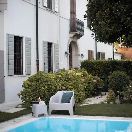 Bed & Breakfast La Celeste Galeria 4*