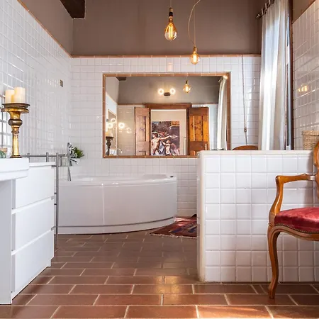 La Celeste Galeria Bed & Breakfast 4*