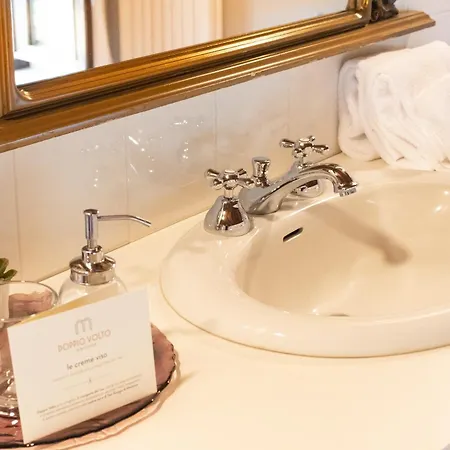 La Celeste Galeria Bed & Breakfast 4*