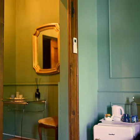 La Celeste Galeria Bed & Breakfast 4*